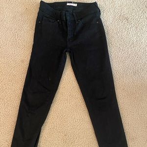 LEVI’s 711 SKINNY JEANS